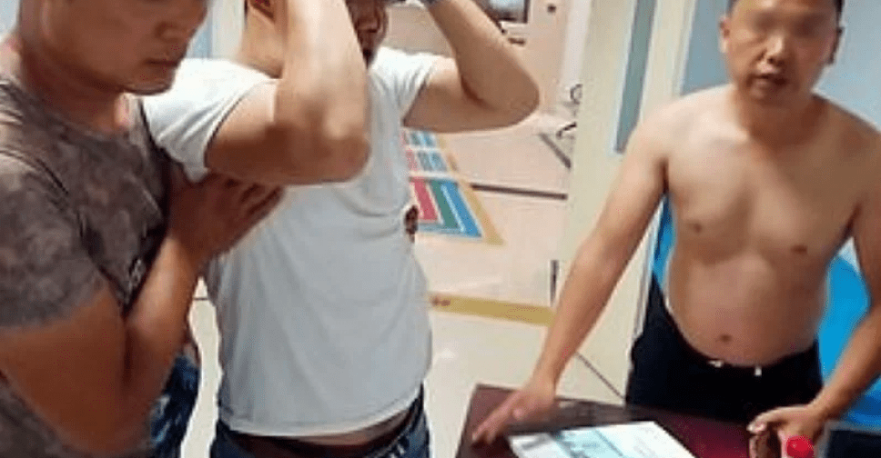 В Китае мужчина с топором в голове сам пришел в больницу