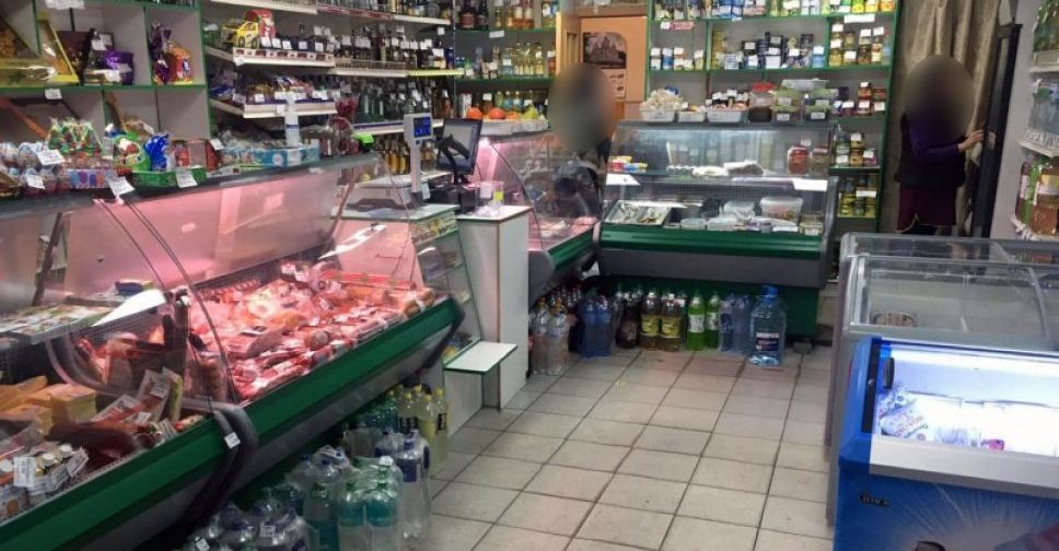 У Родинському чоловік прийшов за продуктами з ножем замість грошей