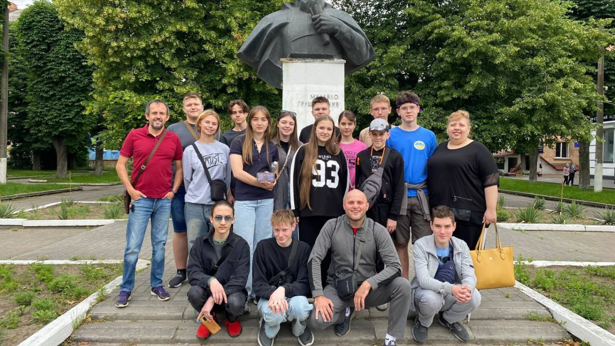 «Пліч-о-пліч»: покровські школярі познайомились з Шептицькою громадою