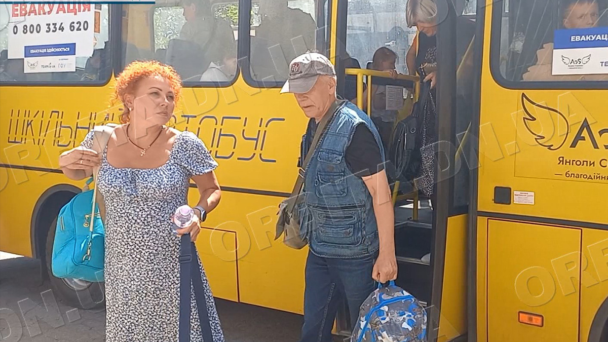 2500 врятованих людей за рік: «Янголи спасіння» евакуюють з Донеччини і Дніпропетровщини