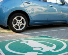 Зелені номери, нові знаки і штрафи: набув чинності закон про електромобілі
