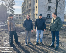 Обстріл Покровська: близько 60 будинків пошкоджені, комунальники усувають наслідки
