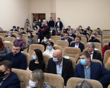 В Покровске проходит первая сессия городского совета VIII созыва