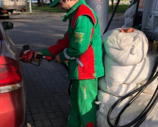 На заправке Покровска продается бензин