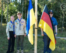 Ночівля в наметах, екскурсії та підіймання прапора України: покровські скаутки повернулися з Литви