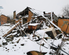 Ворог обстріляв Новогродівку: місцеві жителі усувають руйнування після прильотів