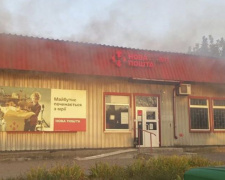 В Покровске загорелось отделение службы доставки