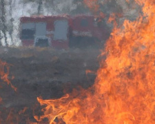 Горячие выходные спасателей ГПСО-9: девять пожаров в Покровске и Покровском районе