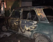 Ночной пожар в Родинском: сгорел автомобиль и поврежден гараж