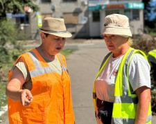 Знають все про кожну квітку і дерево: озеленювачки Покровська весь рік дбають про красу міста