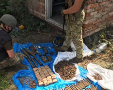 У Покровському районі знайдено сховок із боєприпасами