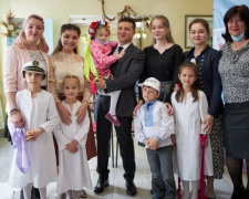 Президент Зеленський привітав соцпрацівників з професійним святом