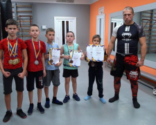 Юные кикбоксеры из Мирнограда привезли золото с Чемпионата Украины