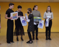 В Мирнограде наградили талантливых детей