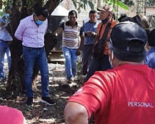 В Мексике мэра-обманщика привязали к дереву