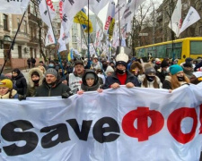 Акция в Киеве против карантина и кассовых аппаратов: стычки с полицией и установка палаток