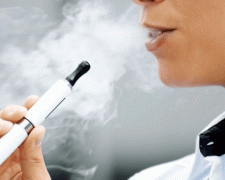 Рада хочет наказывать за продажу электронных сигарет лицам до 18 лет