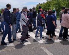 Гірники трьох вугільних об’єднань Донбасу перекрили дорогу під Новотроїцьким