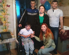 Добропольские активисты поздравили с днем рождения мальчика с особыми потребностями Родиона Губарца
