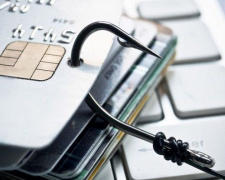 «Представники мобільного оператора» почистили банківські картки двох чоловік майже на 100 тисяч гривень