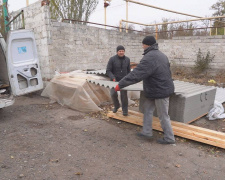 Прибирають вулиці, ремонтують покрівлі та мережі: в Родинському працює КП «Господар»