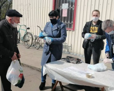 В Новогродовке бесплатно раздавали защитные маски