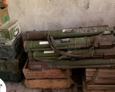 У Покровському районі в гаражі знайшли арсенал боєприпасів