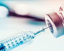 В Украине началась вакцинация китайской вакциной CoronaVac