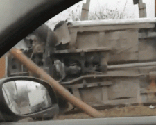 В Покровске в результате ДТП перевернулся автомобиль