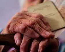 Одинокі пенсіонери, старші за 80 років, отримають щомісячну допомогу