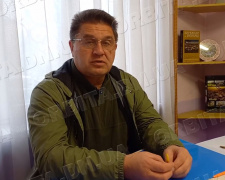 Небо всіяне дронами: 2000 мирноградців змушені жити у підвалах