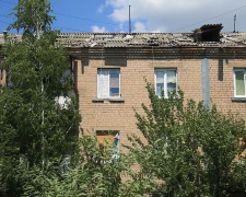 Мешканці пошкодженого будинку в Мирнограді шукають ремонтників-благодійників