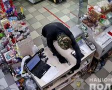 Поліцейські розкрили розбійний напад на магазин у Лимані