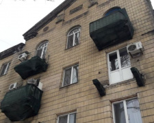 В Покровске реставрируют аварийные балконы на площади Шибанкова
