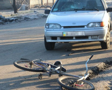 На улице Шмидта в Покровске автомобиль сбил 10-летнего велосипедиста (обновлено)