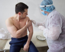 Президент Украины вакцинировался от COVID-19 на Донбассе