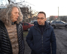 Координаторка ООН в Україні побувала в Покровську на місці ворожого обстрілу