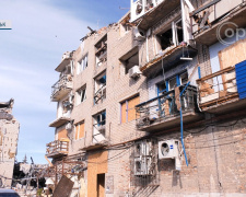 Мешканці зруйнованої багатоповерхівки прийшли до Сергія Добряка на прийом: просять доступ, щоб забрати майно