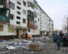 Нічна атака на Мирноград: постраждали будинки та склад з гуманітарною допомогою