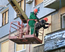 Опалення, дахи та колектор: у Покровську тривають ремонти після трьох обстрілів (сюжет)