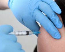 Коммуналка, образование и 500 гривен за бустер – программа выплат за COVІD-вакцинацию будет расширена