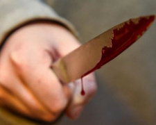 Мешканцю Родинського, який завдав ножових поранень сусідці, повідомлено про підозру