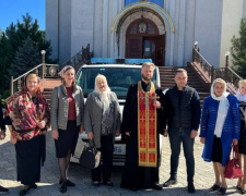 УПЦ та Благодійний фонд Вадима Новинського передали Покровській громаді гуманітарну допомогу