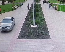 Автопрогулка по парку «Юбилейный» – видео с камер наблюдения и комментарий полиции 