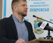 Заместитель мэра Покровска ответил на вопросы депутатов о ремонте улиц Шмидта и Нахимова