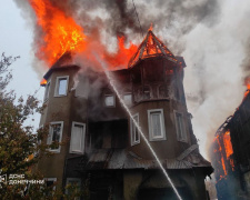 Масштабну пожежу в Покровську ліквідували співробітники ДСНС