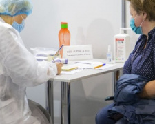 Вакцинація вчителів від COVID-19: довідку про медвідвід видаватиме сімейний лікар