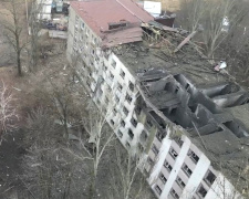Обстріл авіабомбою нового типу: у поліції показали масштаби руйнувань у Селидовому та Мирнограді