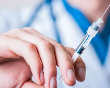 МОЗ собирается расширить список предприятий, работники которых подлежат обязательной вакцинации