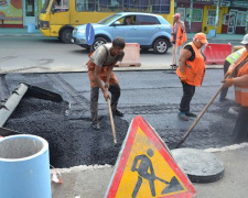 В Покровске продолжается ямочный ремонт дорог, на очереди – Родинское